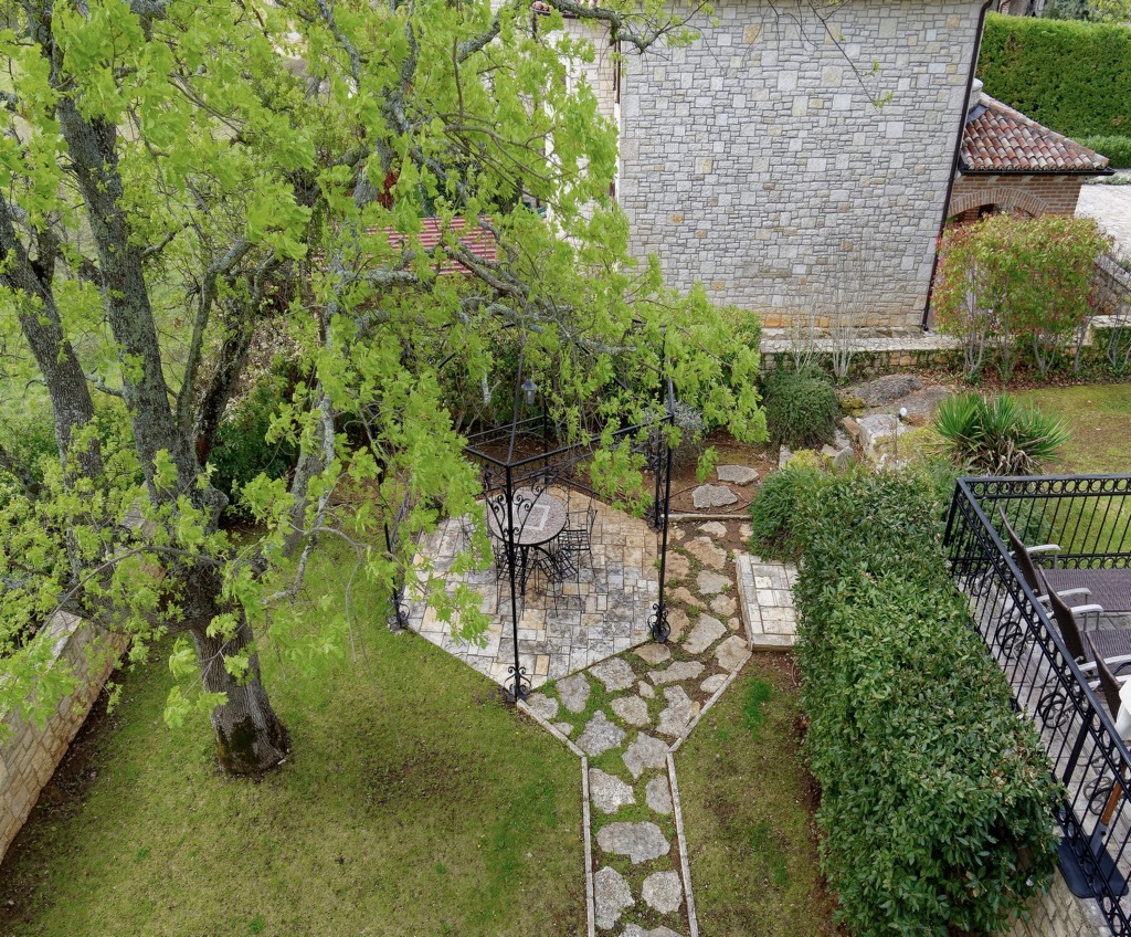 Stone house in Istria,Višnjan for sale,pool, parking,Croatia