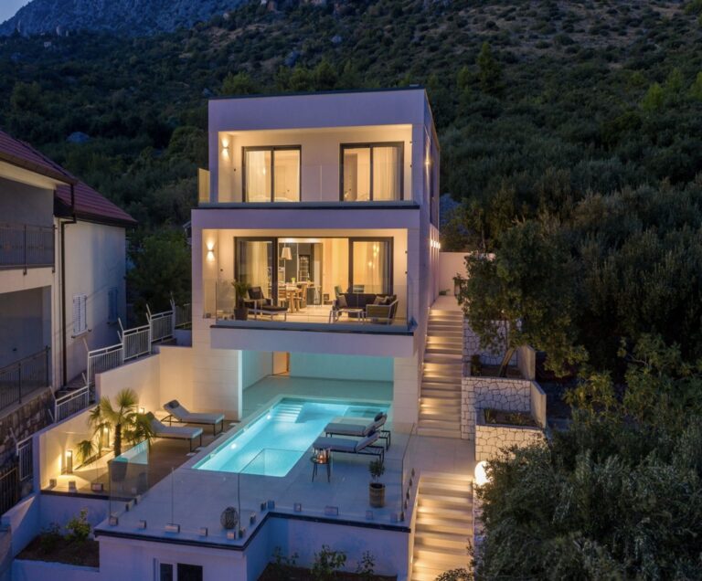Stunning Seafront Villa – Makarska Riviera