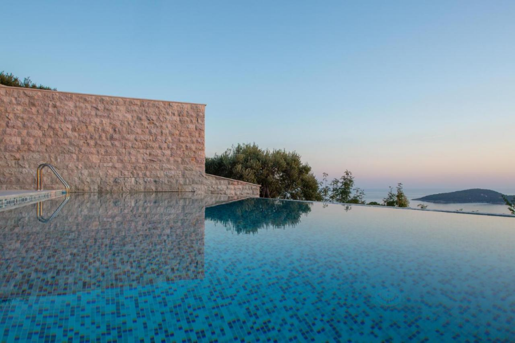 Infinity Pool Villas: Ultimate Homes with Infinity Pools 