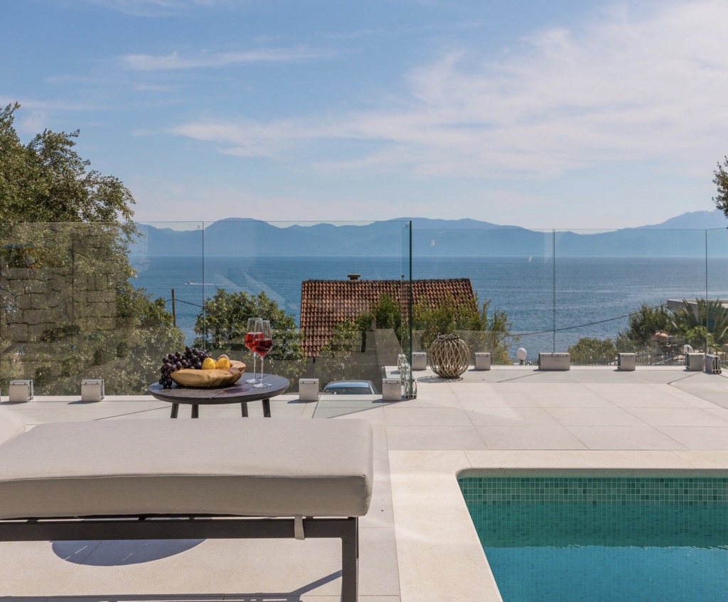 Sea view villa in Makarska, for sale, parking beach front