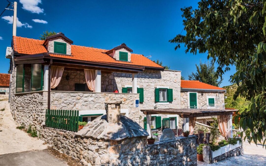 Elegantna kamena vila rustiklanog ugođaja – okolica Makarske