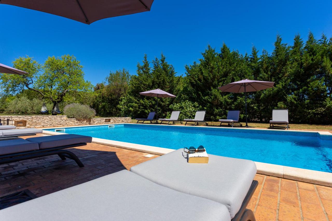 House for sale in Rakalj, Istria Croatia, huge plot, privacy, swimming pool