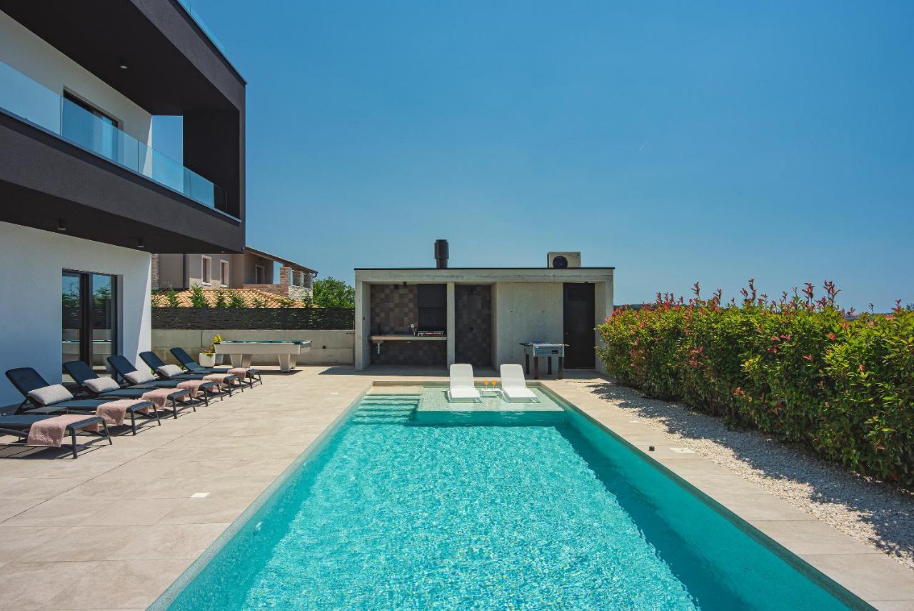 Sea view villa for sale in Pula, Istria Croatia, new modern villa, swimming pool, property
