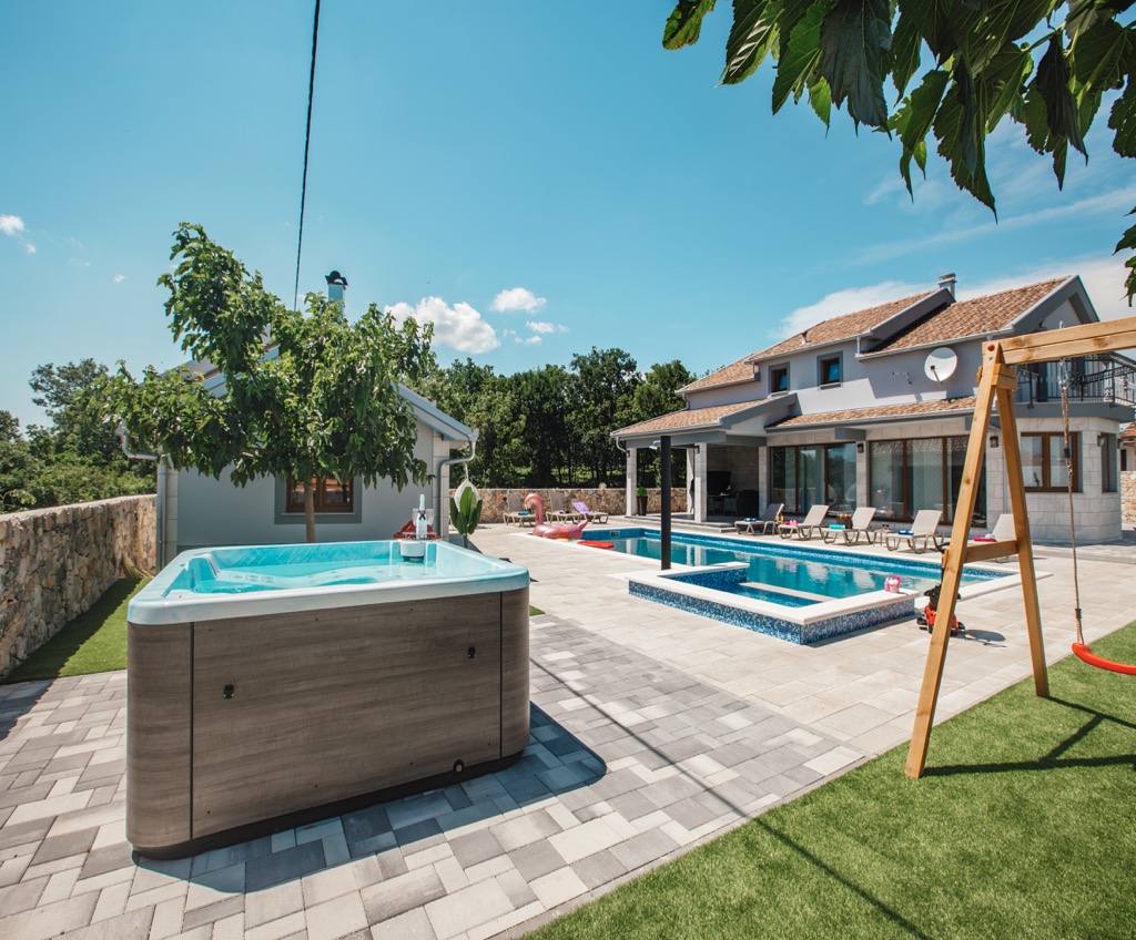 House for sale in Imotski, Split region, swimming pool,