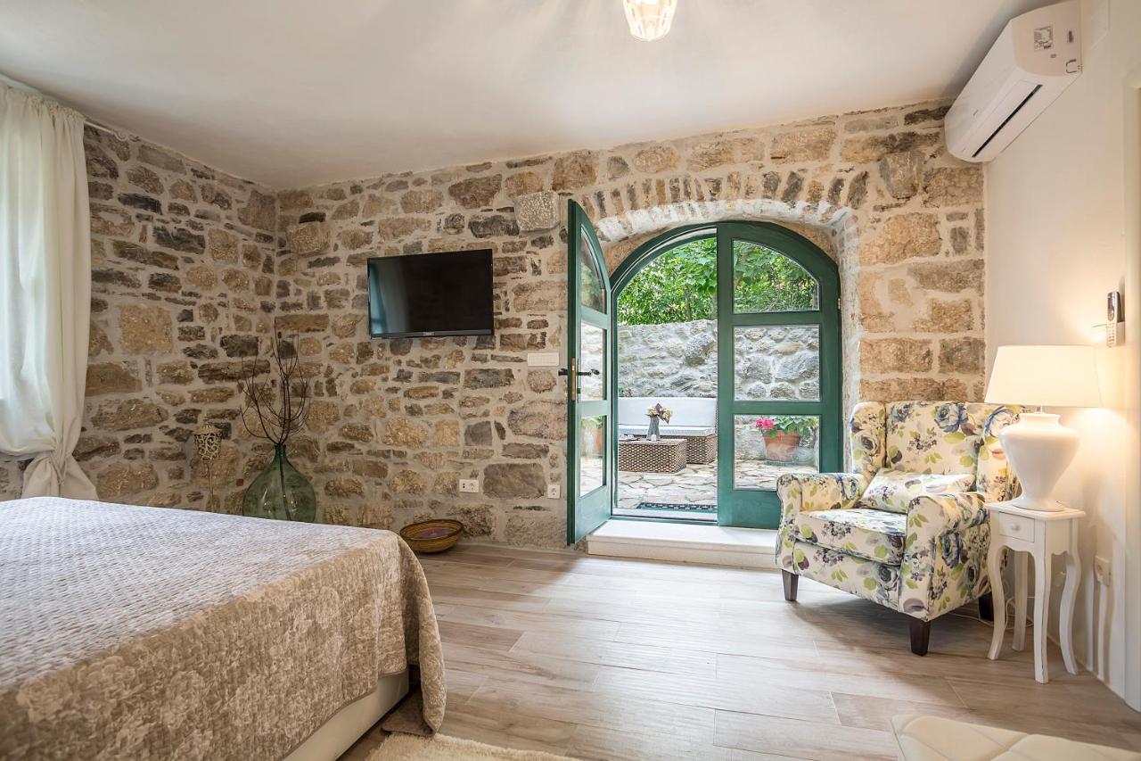 Stone house in Omis, mountain view, nature, property for sale, buy house in Croatia
