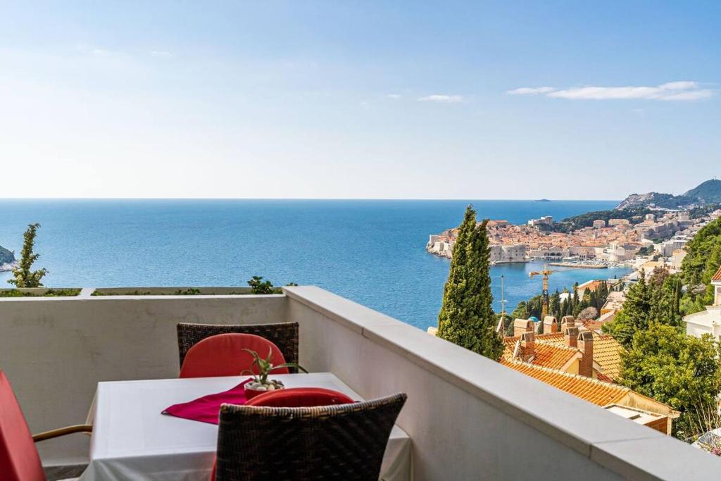 Apartment for sale Dubrovnik, sea view , terrace, balcony 