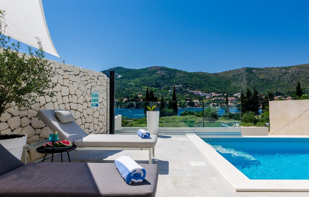 Seafront white villa in Dubrovnik bay, sea view, Zaton, Mokosica, Stikovica
