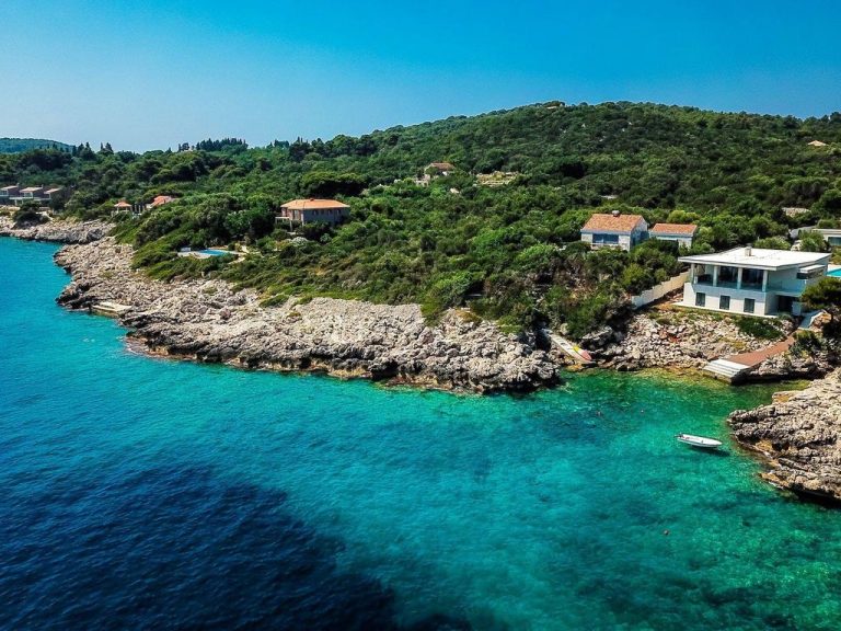 Unique Modern Seafront Villa With A Private Beach Entrance – Kolocep Island