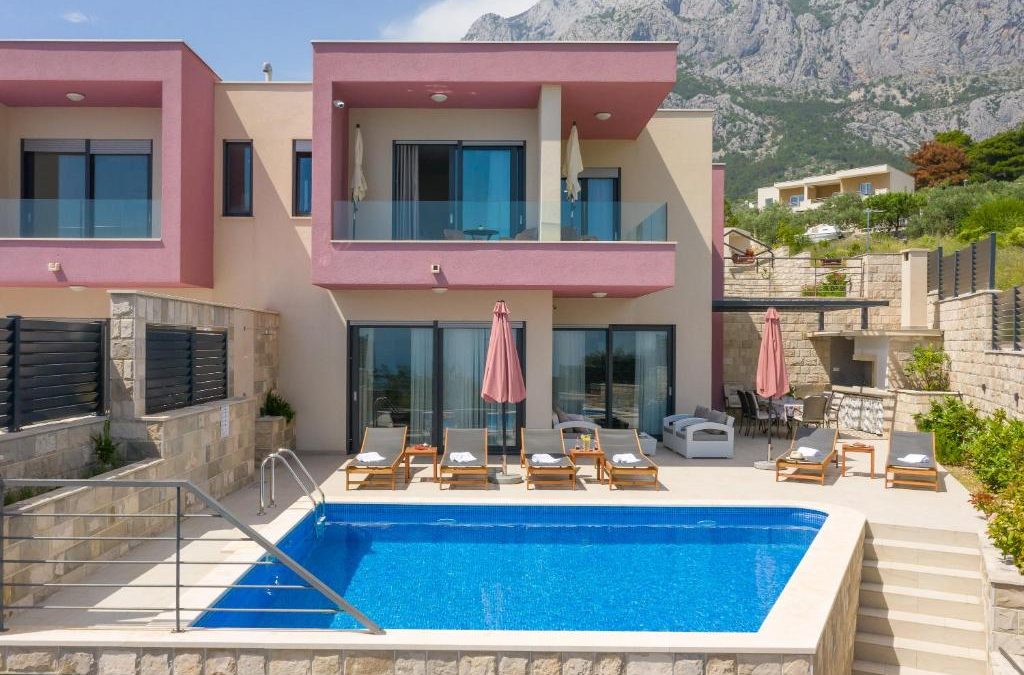 Semi-detached Home With A View – In Makarska