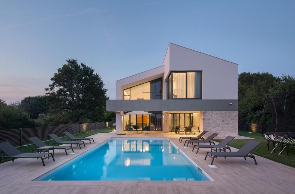 Exklusive moderne Villa in Liznjan