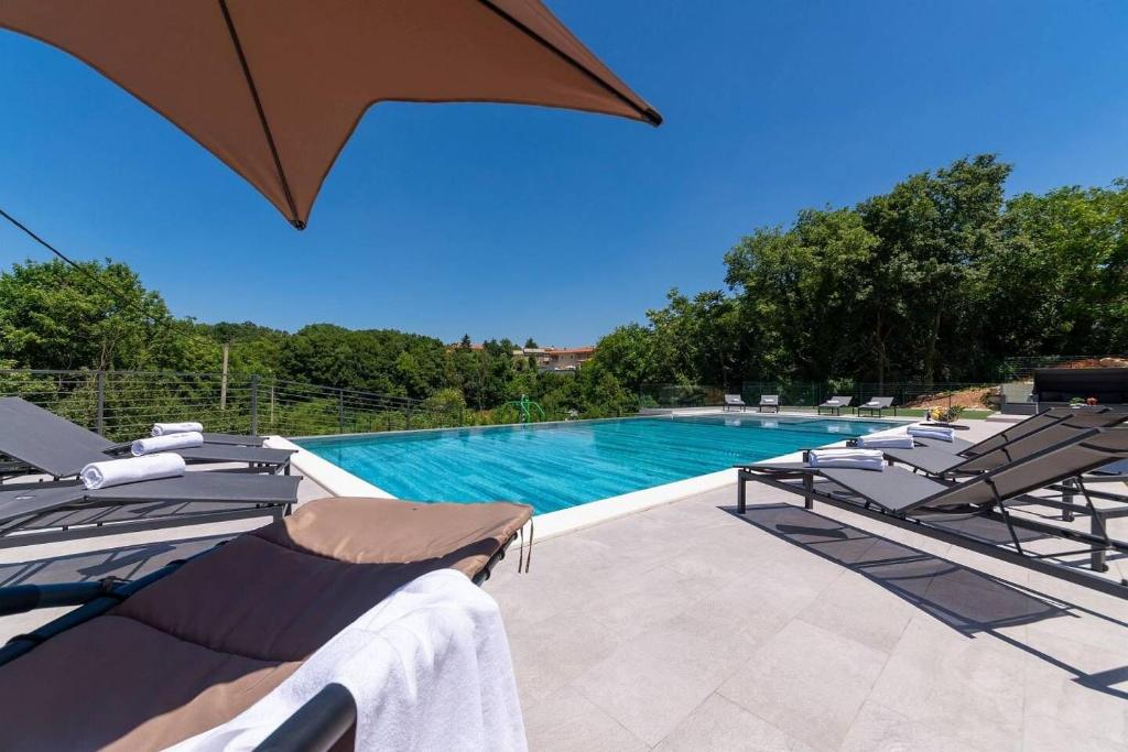 elegant home for sale in Tinjan. buy home in Istria