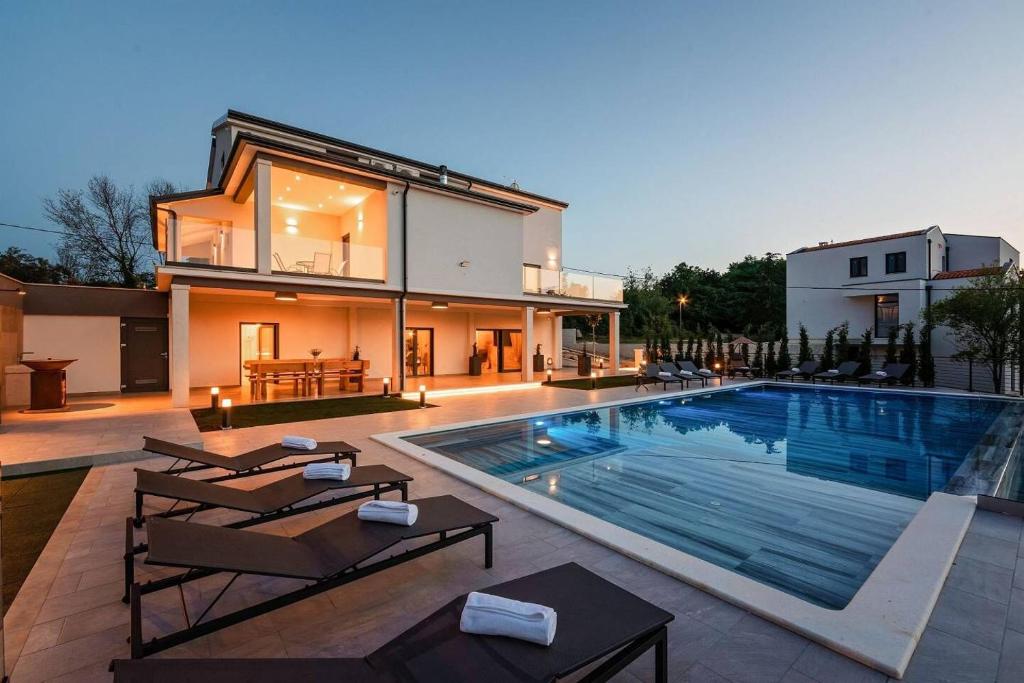 elegant home for sale in Tinjan. buy home in Istria