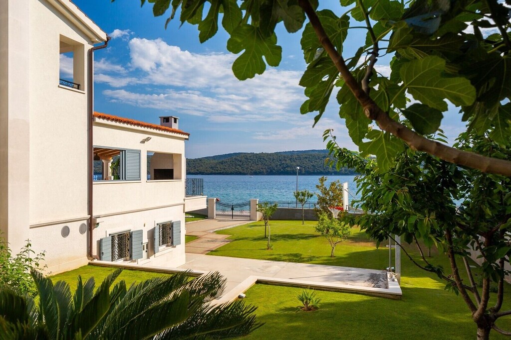 Fantastic seafront exclusive villa Sibenik for sale
