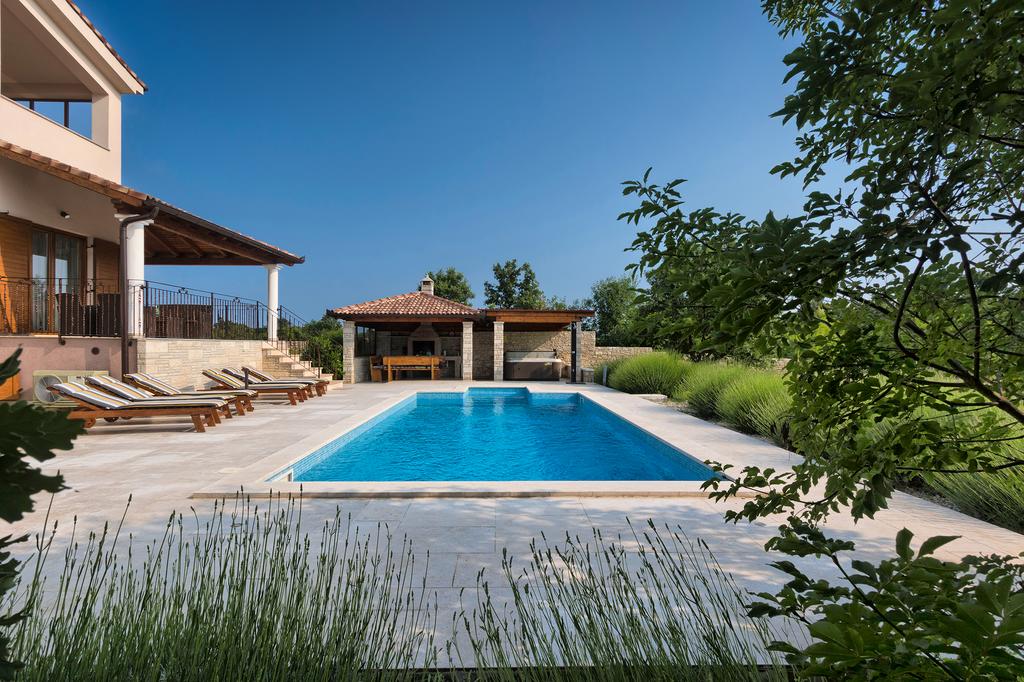 Amazing villa for sale in Pula suburb 