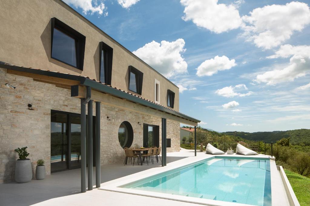 Great villa for sale in Buzet, Istria, mansion