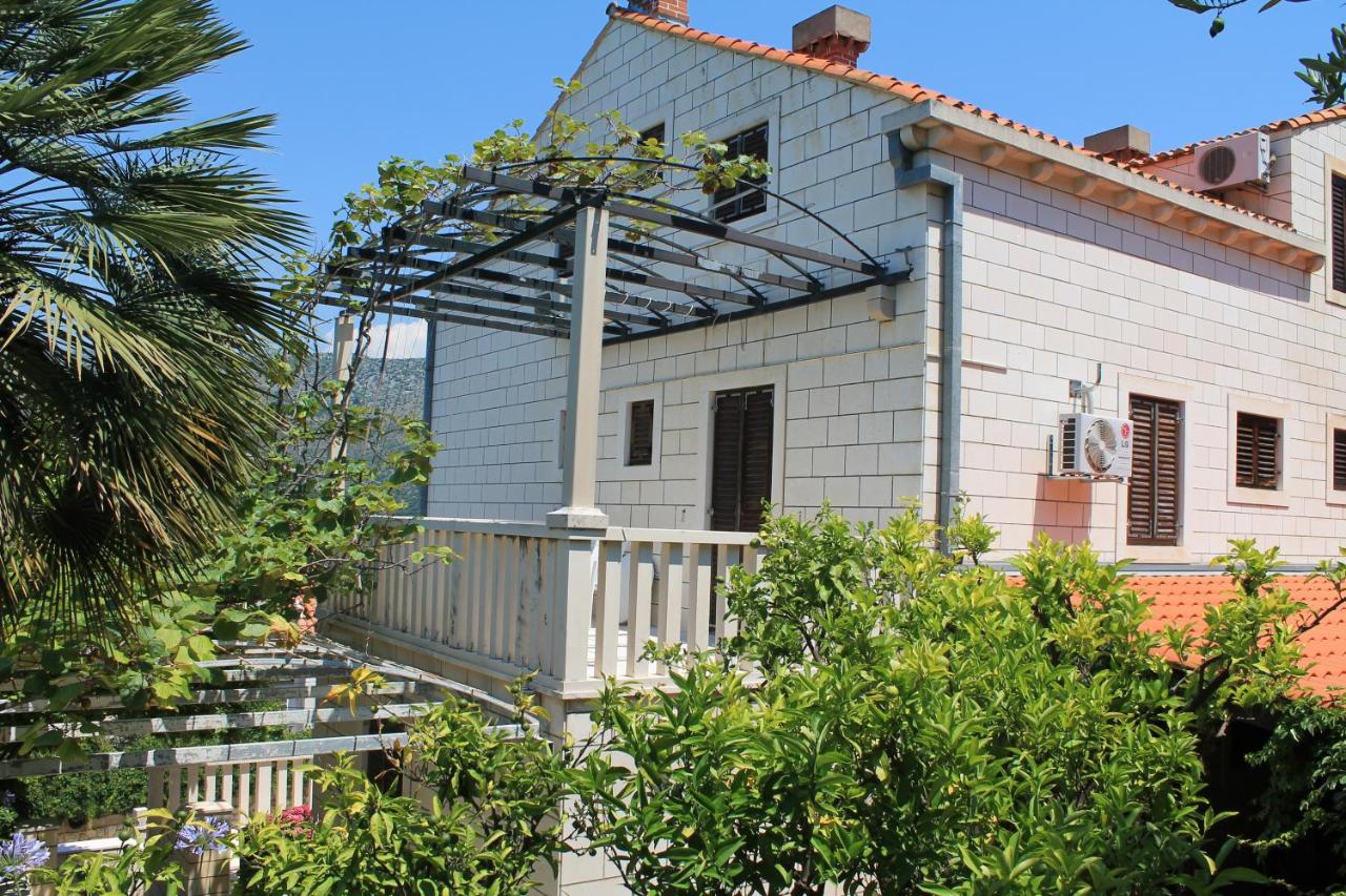 Stone apartment house for sale, great investment in Dubrovnik