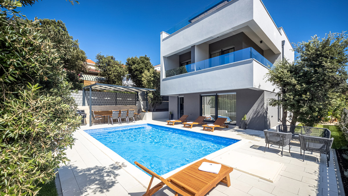 seafront villa for sale in Zadar