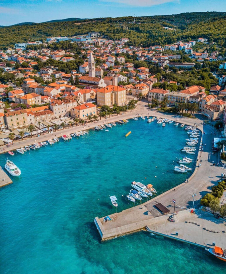 Tomt med havutsikt på Brač, Supetar